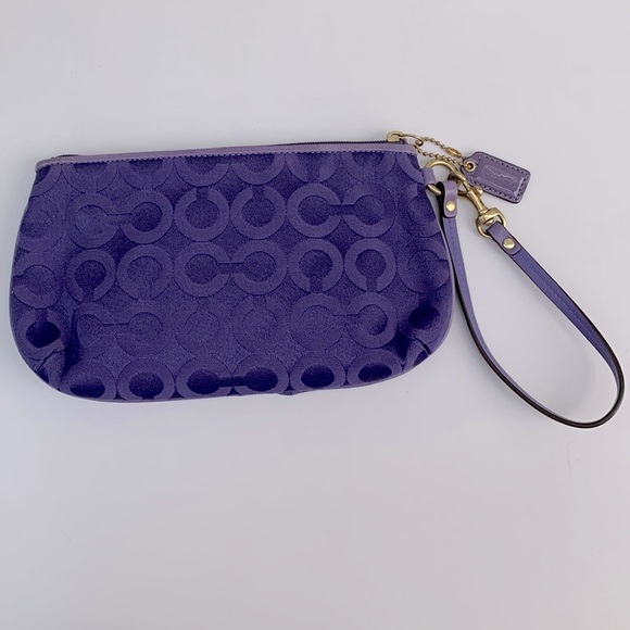 *SOLD*. Coach wristlet - excellent condition - Picture 2 of 5